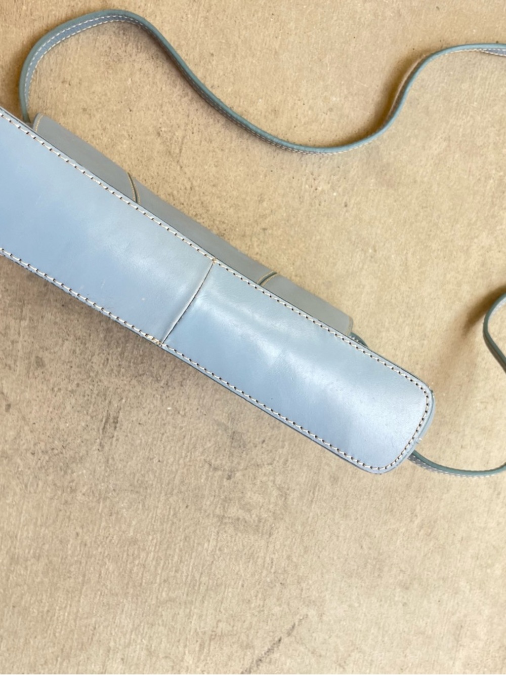 Etienne Aigner blue leather crossbody clutch - Picture 2 of 6